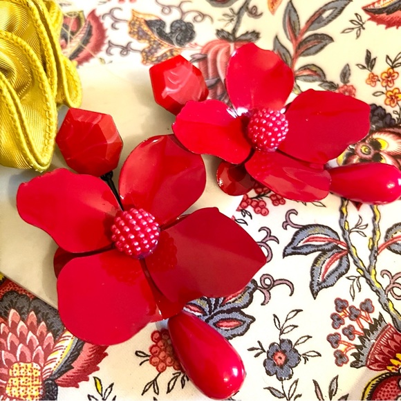 New! Oversized Summer Floral Statement Earrings 🌺🌼🌸 - Picture 10 of 16